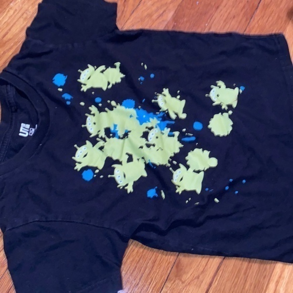 Rare Disney Pixar Uniqlo 5T t shirt Toy Story aliens.